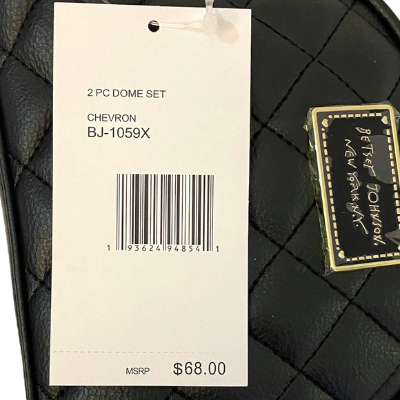 Betsey Johnson 2 Piece Cosmetic Case Gift Set - Picture 12 of 12